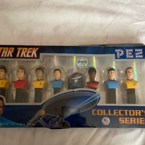 Set of 8, Star Trek Collector’s Series Pez dispensers is NIB